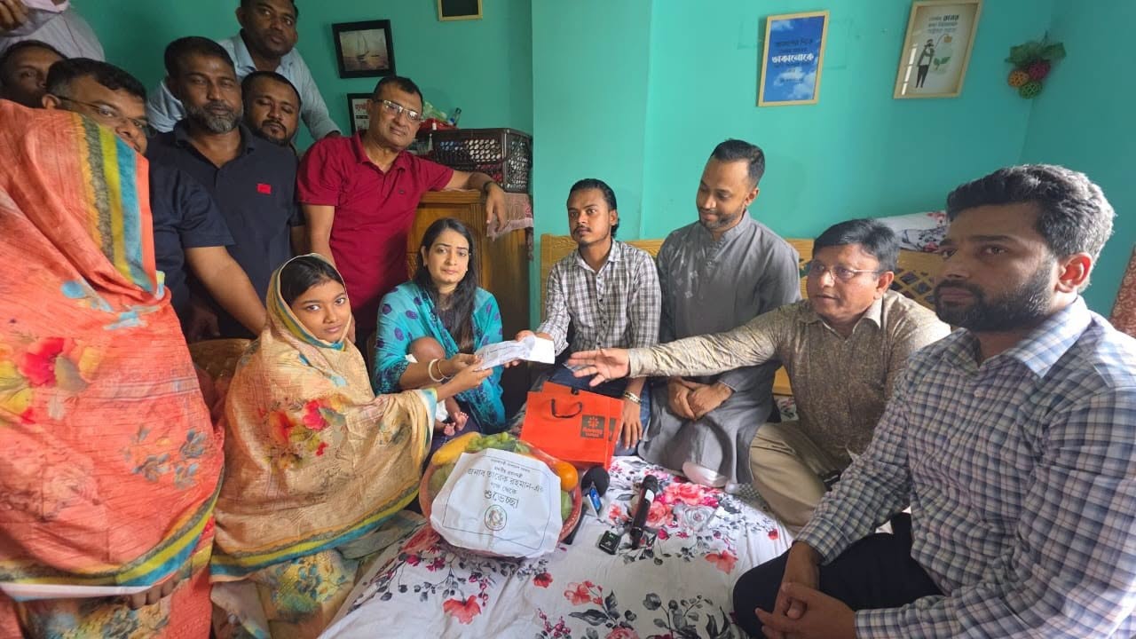 আহত জুলাই যোদ্ধা সুজনের নবজাতক কন্যার জন্য প্রধানমন্ত্রীর উপহার